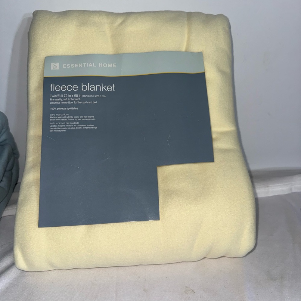 ESSENTIAL HOME Fleece Blanket Twin/Full Size